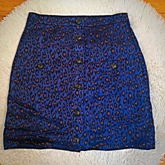 Banana Republic Dresses & Skirts - Banana Republic Button Up Skirt! Pockets Big phone